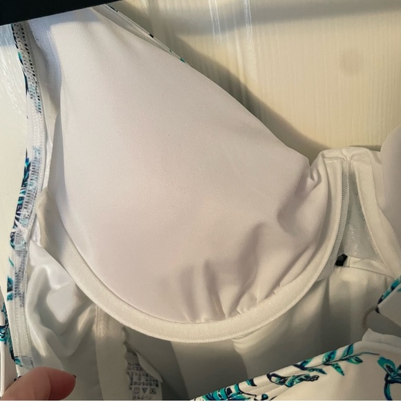 Lands End NEW 8L Blue Floral Swim Tankini Top Wrap Underwire Tummy Control UPF50 - Picture 4 of 9